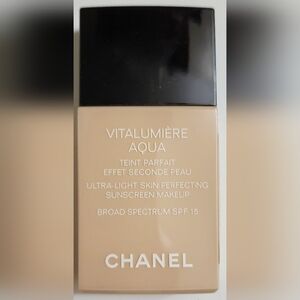 CHANEL "20 BEIGE" VITALUMIÈRE ULTRA-LIGHT SPF 15